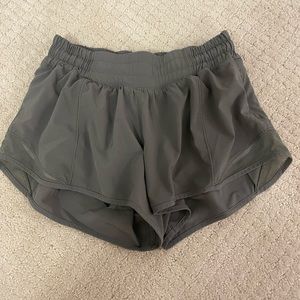 lulu lemon shorts, size 4, 2.5 inch